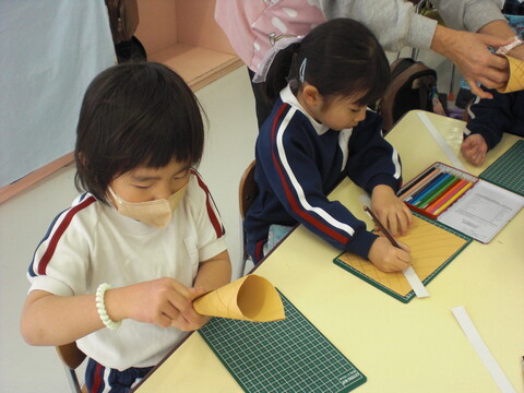 アイスのコーンづくり